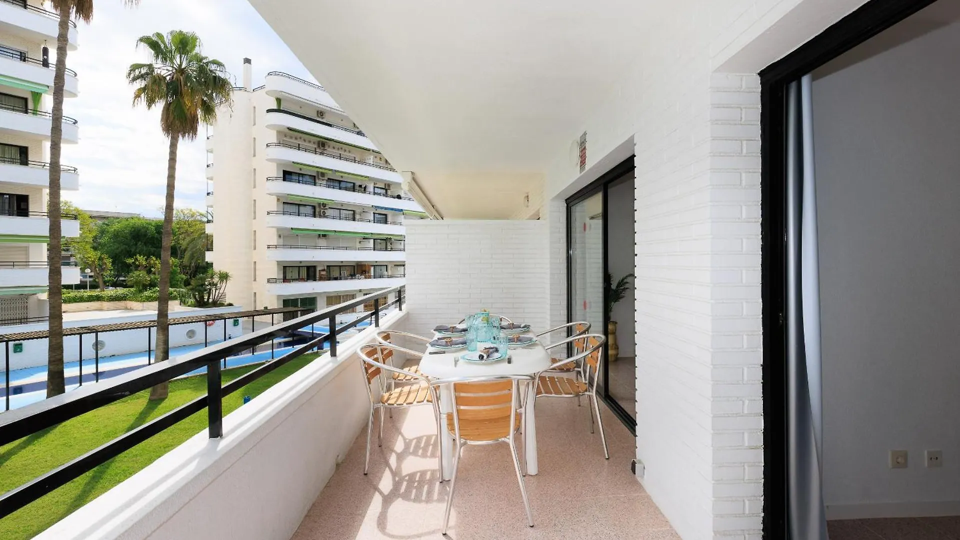 Uhc Montecarlo Niza Apartments Salou