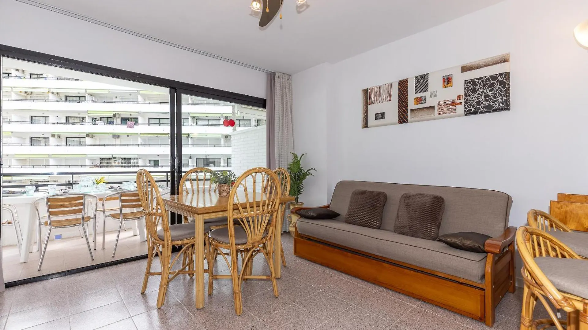 Uhc Montecarlo Niza Apartments Salou