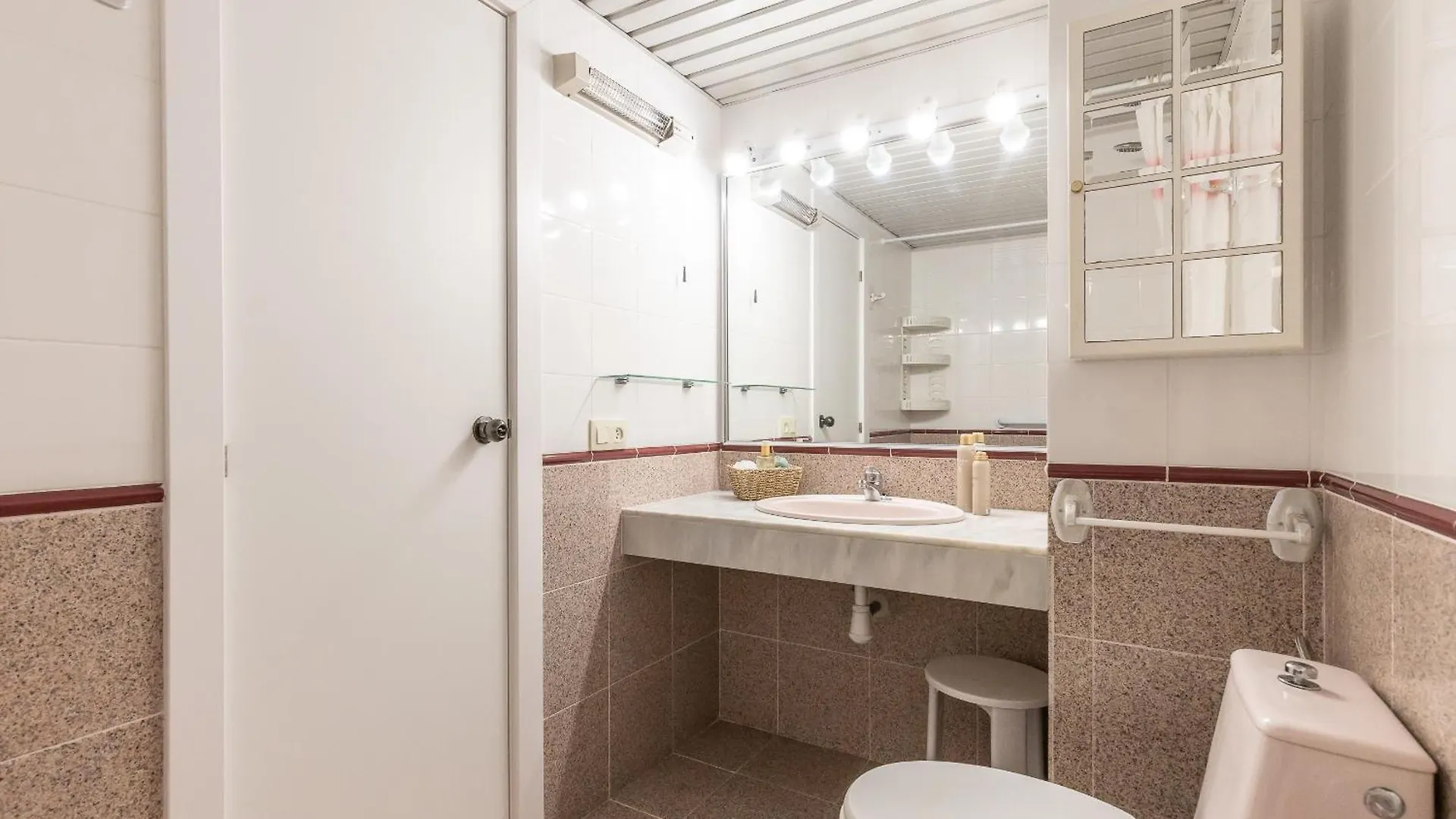 Uhc Montecarlo Niza Apartments Salou