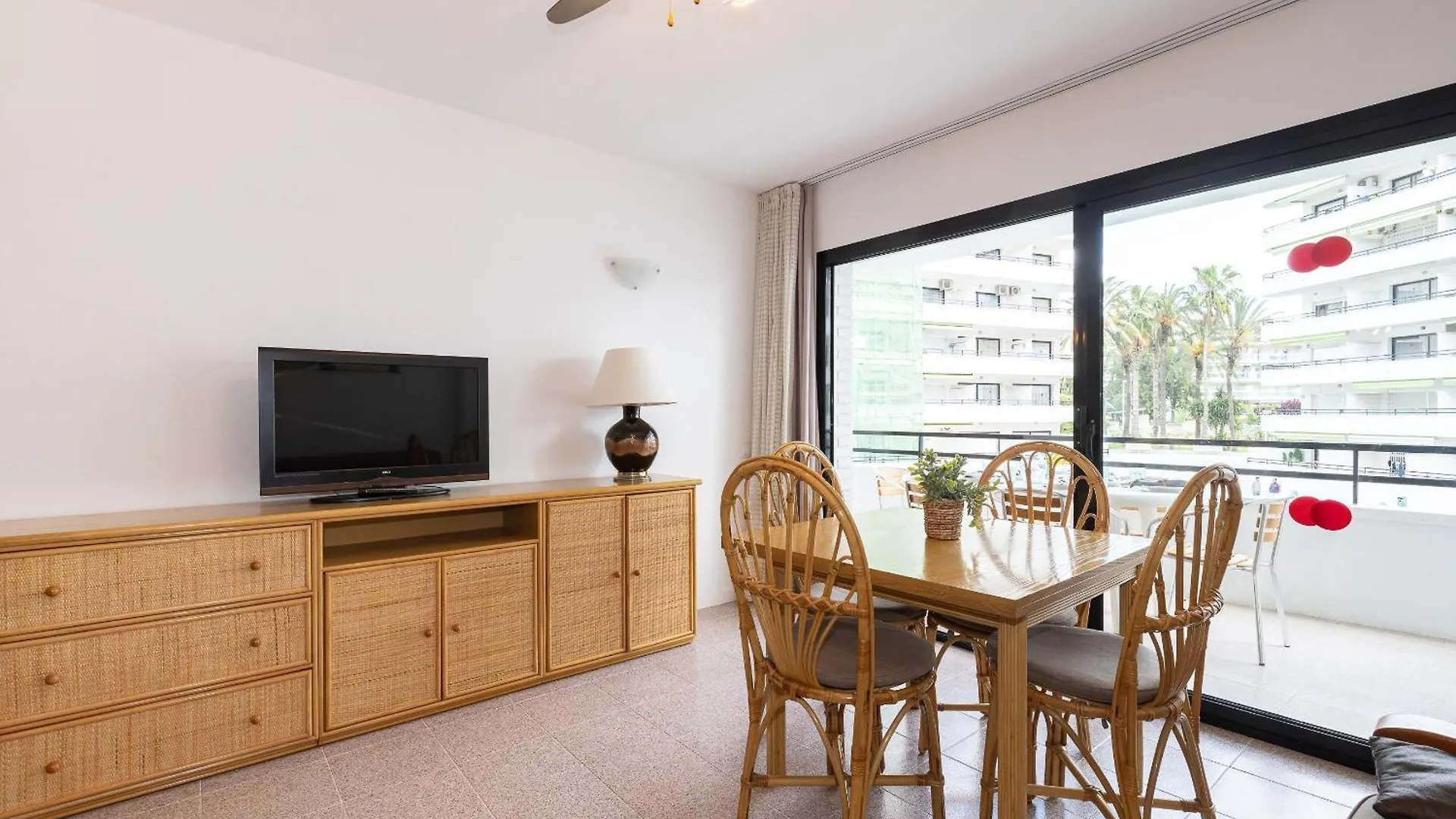 Uhc Montecarlo Niza Apartments Salou 0*,