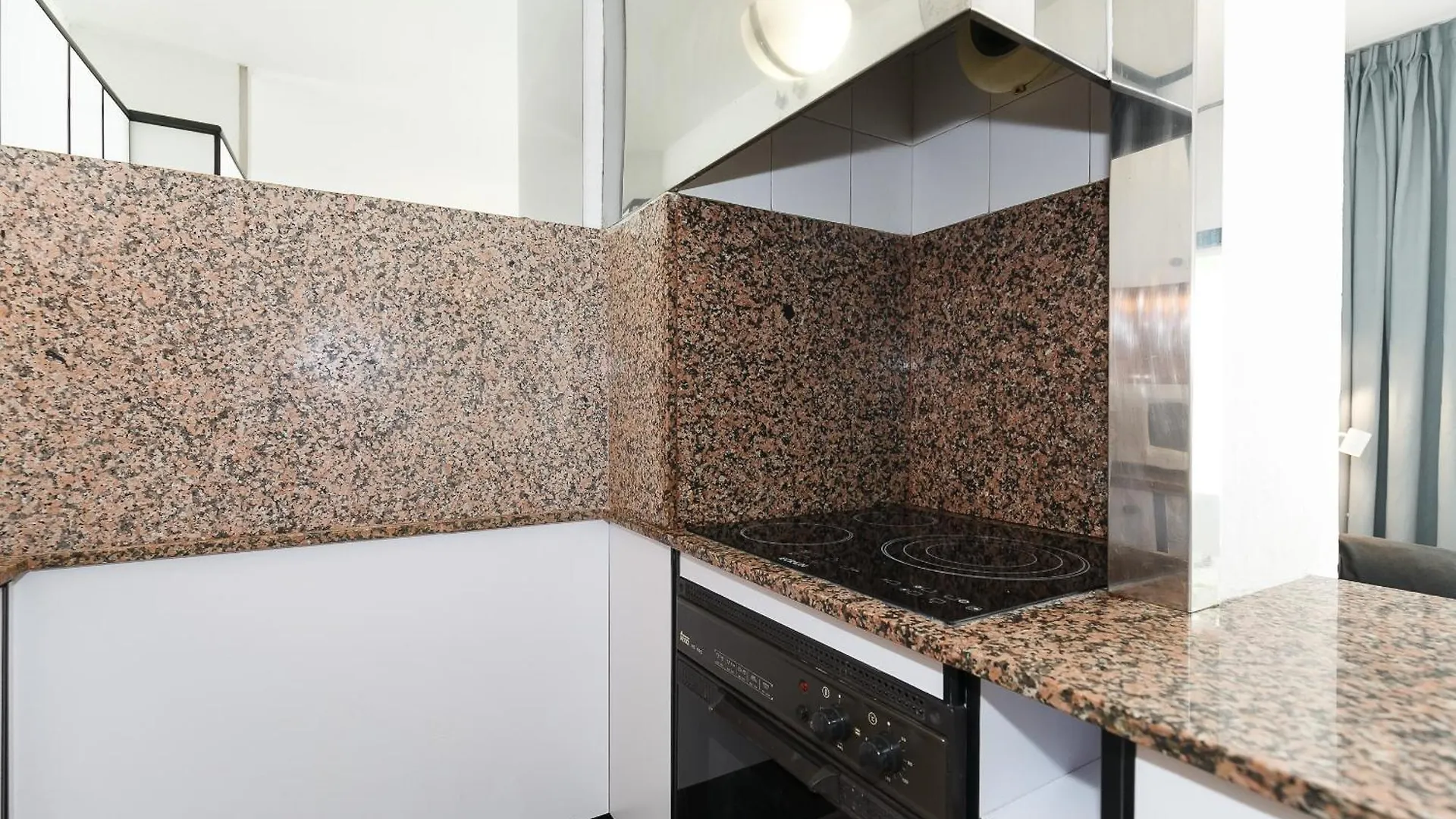 Uhc Montecarlo Niza Apartments سالو