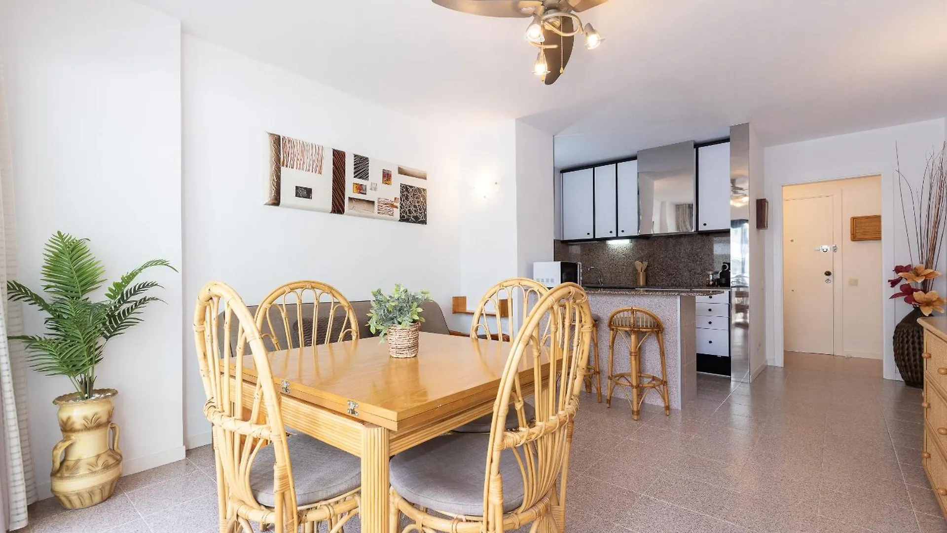 Uhc Montecarlo Niza Apartments سالو